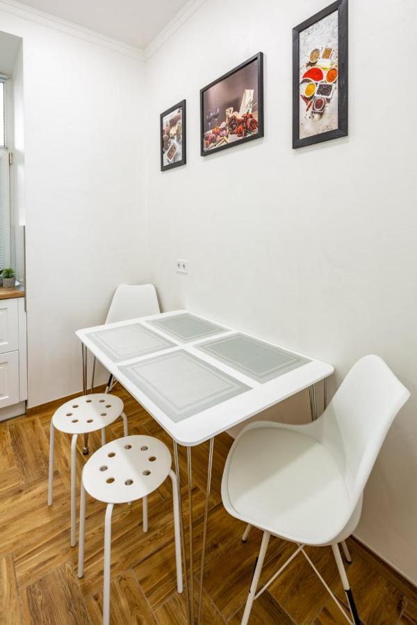 Three Bedroom Apartment On Rynok Square Leópolis Exterior foto