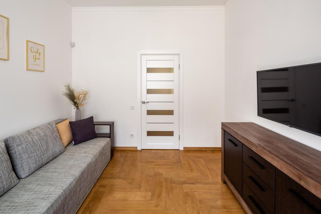 Three Bedroom Apartment On Rynok Square Leópolis Exterior foto