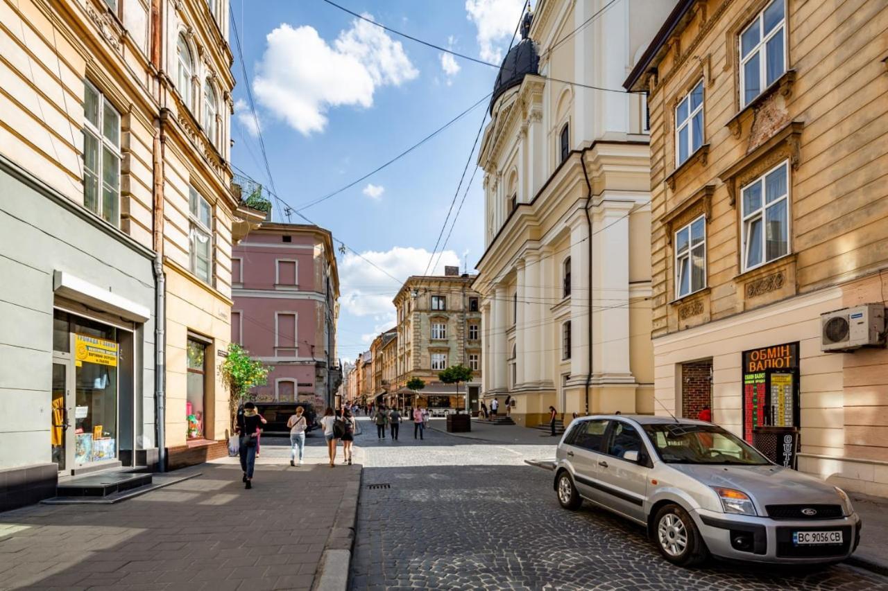 Three Bedroom Apartment On Rynok Square Leópolis Exterior foto