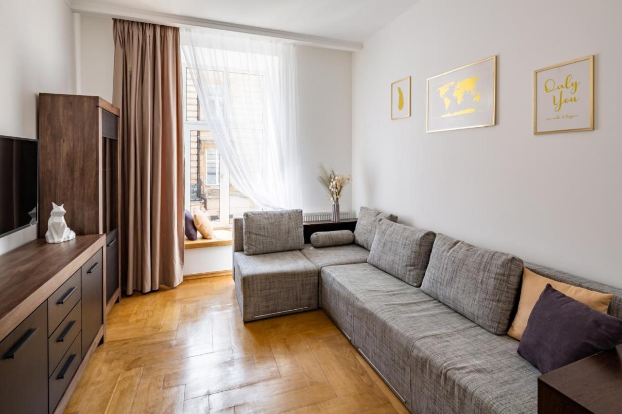 Three Bedroom Apartment On Rynok Square Leópolis Exterior foto